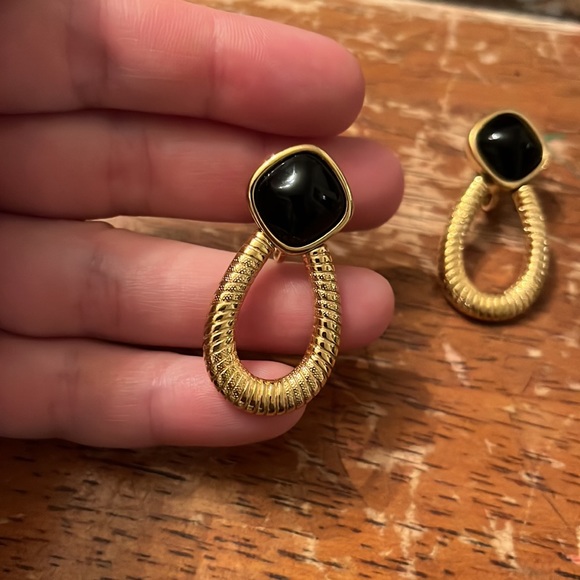 Trifira vintage clip on earrings gold ton and black - Picture 3 of 7